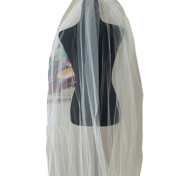 Michelle Roth Veil. Simple and elegant w/diamond trim. - Picture 8 of 8